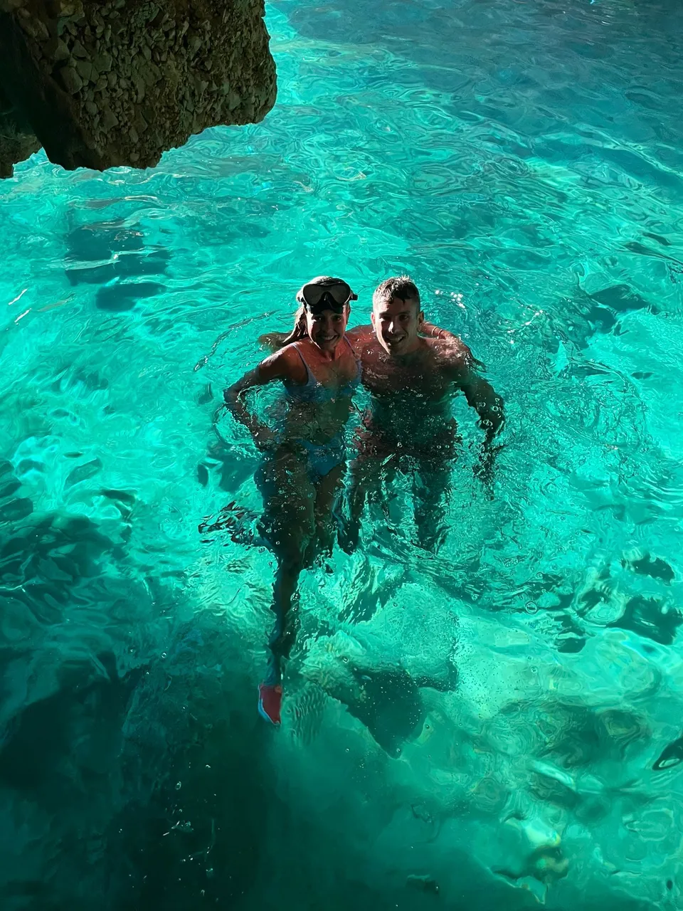 Kayaks en las aguas turquesa de Cala en Caló, Jávea